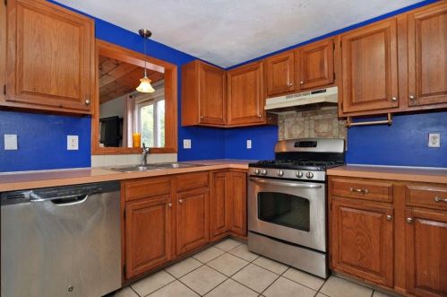 120 Oliphant Ln, Middletown RI  02842-4646 exterior