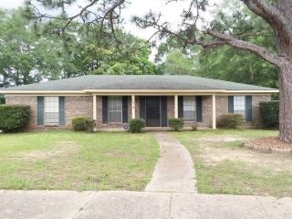1369 Reams Dr, Mobile, AL 36608-3656