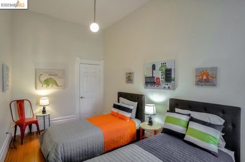 3241 Hollis St, Oakland CA 94608-2514 exterior