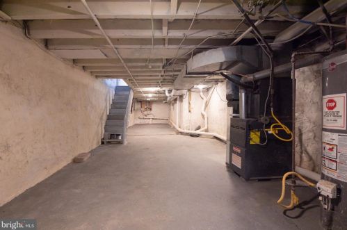 6526 Chew Ave, Philadelphia PA 19120-2332 exterior