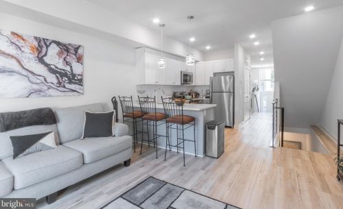 2039 3rd St, Philadelphia, PA 19122-1506