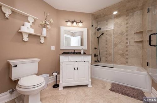 243 Glen Pl, Franklin Lakes NJ  07417-2707 exterior