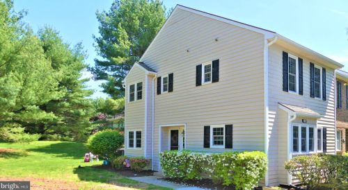 4001 Fox Pointe Ct, Glen Mills, PA 19342-8141