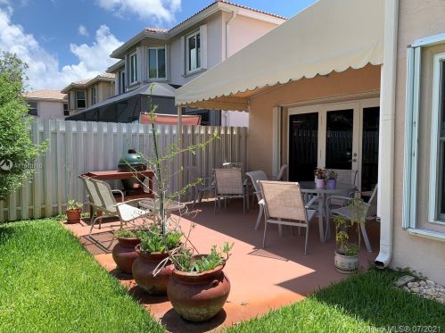 3329 181st Ter, Hollywood, FL 33029-1633
