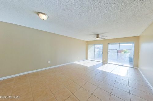 823 Crescent Ln, Tucson, AZ 85710-2601