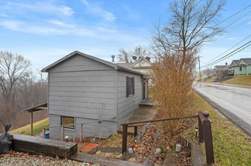 115 Prestley Rd, Bridgeville, PA 15017-1945