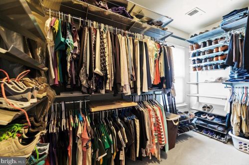 10056 Naughton Ct, Bristow VA  20136-3068 exterior