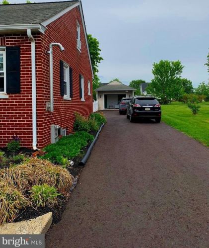 463 School Ln, Harleysville PA  19438-1714 exterior