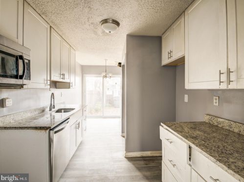 2238 Southgate Sq, Herndon VA  20191-1229 exterior