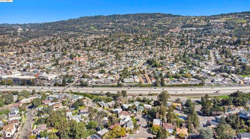 1 Kingsland Pl, Oakland CA  94619-2608 exterior