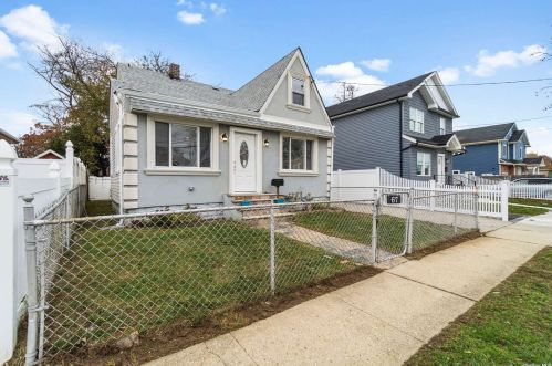 67 Pennywood Ave, Roosevelt, NY 11575-1040