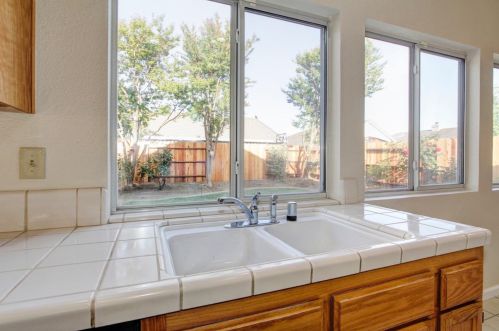 8635 Windsor Point Way, Elk Grove CA  95624-3431 exterior