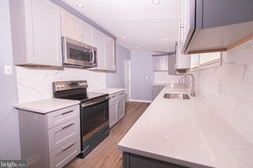 6112 Keystone St, Philadelphia PA 19135-2422 exterior