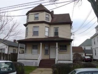 42 Aberdeen St, Stamford, CT 06902-5520
