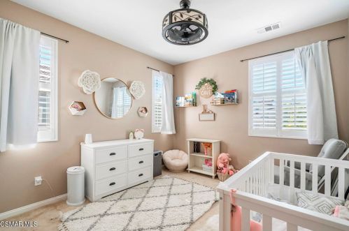 3204 Lisbon Ln, Oxnard CA 93036-7623 exterior