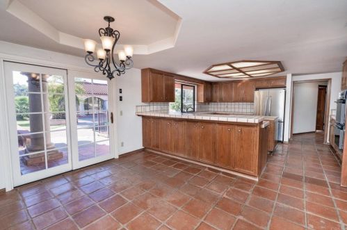 1129 Sugarbush Dr, Vista CA  92084-6605 exterior