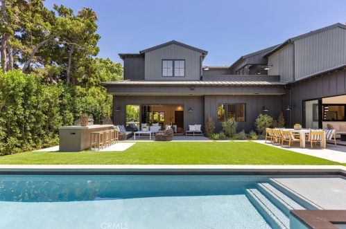 4955 Haskell Ave, Van Nuys CA  91436-1674 exterior