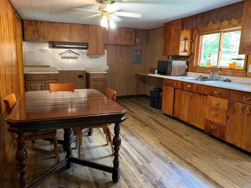 216 Creek Side Ln, Slippery Rock, PA 16057-4910