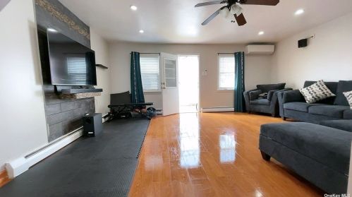 130-06 122nd Pl, Jamaica, NY 11420-2724