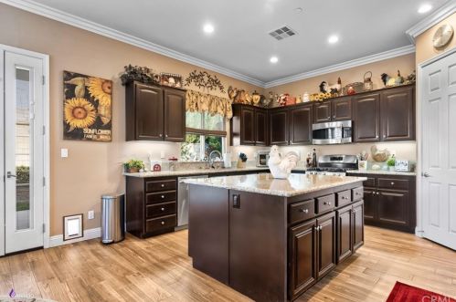 6019 Dubois Pl, Bakersfield CA  93306-7590 exterior