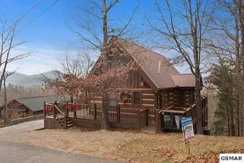 2541 Raccoon Hollow Way, Pigeon Forge TN  37862-8179 exterior