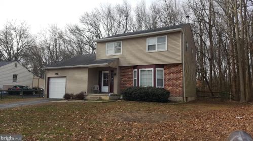 82 Hitching Post Dr, Dover, DE 19904-6568