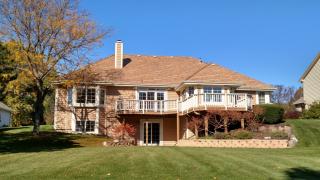 7407 Pineberry Rdg, Hales Corners, WI 53132-8515