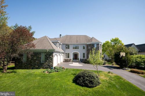 2 Alders Ln, Wilmington, DE 19807-3050