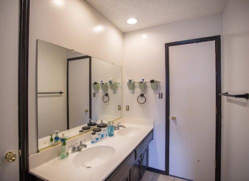 1410 Woodcreek Dr, Richardson TX  75082-4518 exterior