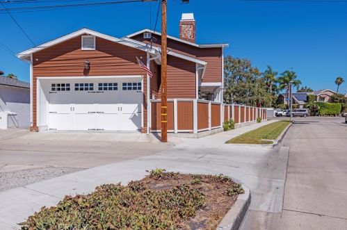 5250 Appian Way, Long Beach CA  90803-1901 exterior