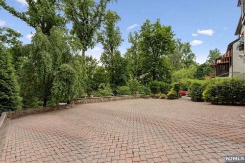 85 Undercliff Rd, Montclair NJ  07042-1616 exterior