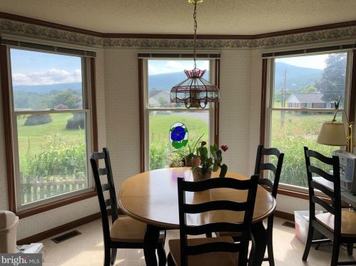 102 Massanutten St, Edinburg VA  22824-9313 exterior