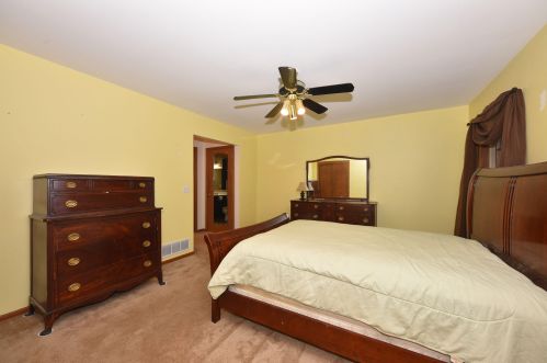 2417 Wallace Lake Rd, West Bend WI  53090-1152 exterior