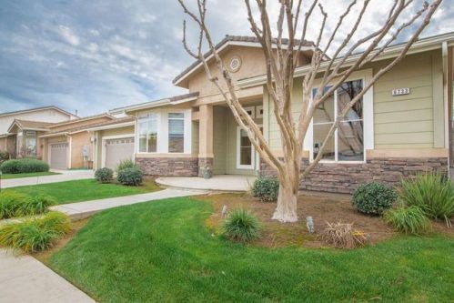 6733 Dovewood Ln, Fresno, CA 93723-8130