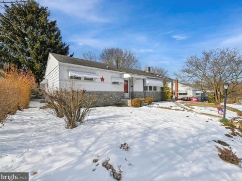 23 Charles St, West Cressona, PA 17929-1515