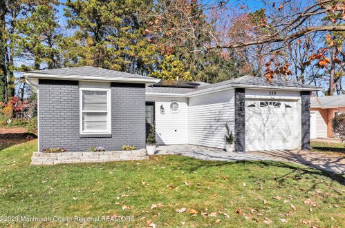 113 Courtshire Dr, Bricktown, NJ 08723-7139