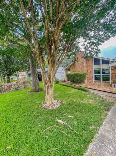 9425 Braeburn Gln, Austin TX  78729-2804 exterior