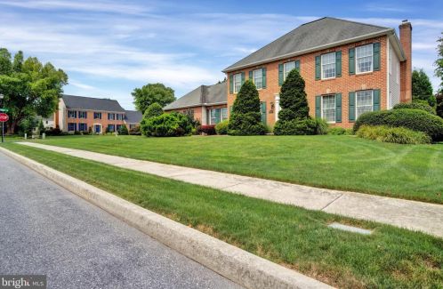 812 Sprint Ln, Camp Hill, PA 17011-8373