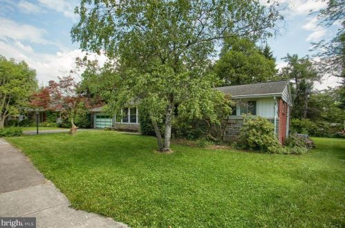 15 Center Dr, Camp Hill, PA 17011-7605