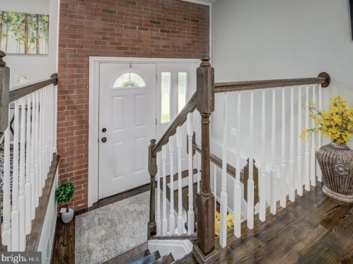 8813 Lagrange St, Lorton VA 22079-1643 exterior