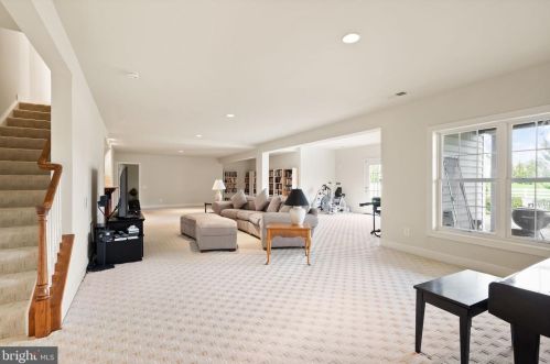 20906 Mcintosh Pl, Leesburg VA  20175-6372 exterior