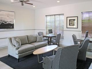 3105 La Costa Cir, Naples FL  34105-5686 exterior