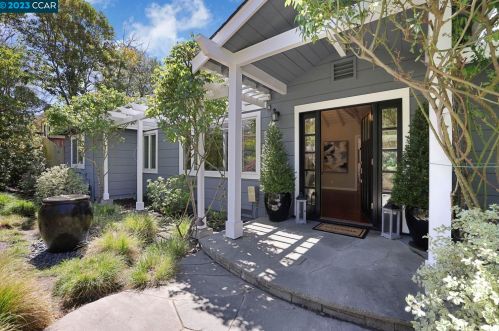6 Glorietta Ct, Orinda, CA 94563-3552