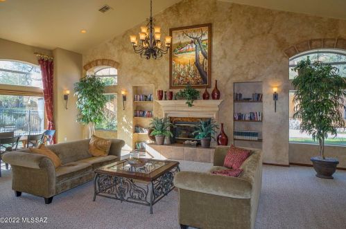 7050 Sunrise Dr, Tucson AZ  16105-1317 exterior