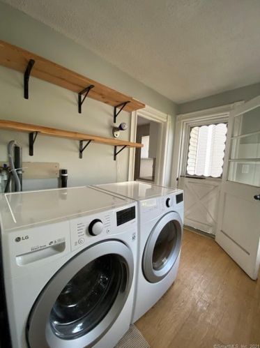 58 Grove St, Windsor Locks CT  06096-1828 exterior