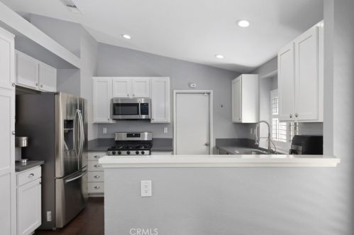 27093 Rainbow Crk Dr, Temecula CA 92591-4570 exterior