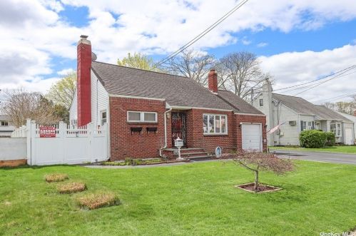 12 Namleps Ln, Deer Park, NY 11729-5414