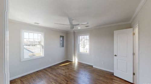 2386 Lindy Rd, Westbury NY  11590-6107 exterior