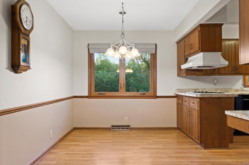 5830 Lakeview Dr, Greendale WI 53129-1937 exterior