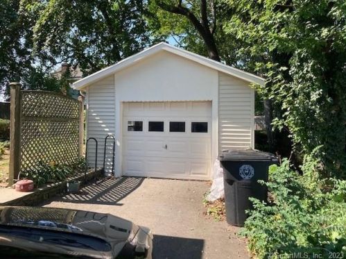87 Rivercliff Dr, Milford, CT 06460-4908